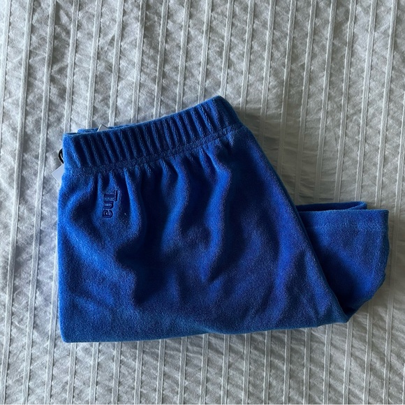 NEW WITH TAGS - Aritzia TNA Towel Terry Perfect High-Rise 3” Sweatshort - Picture 4 of 4